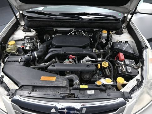 Used 2011 Subaru Outback 2.5i Limited AWD/4WD image 29