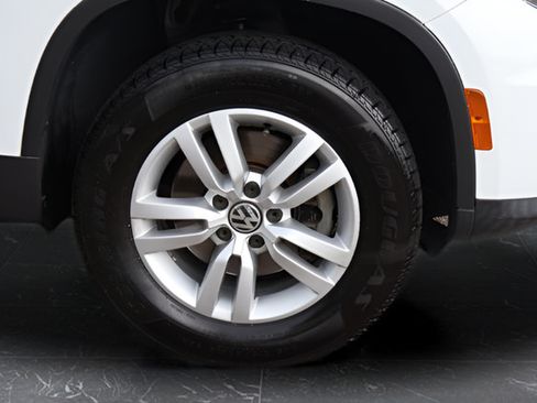 Used 2016 Volkswagen Tiguan S FWD image 11