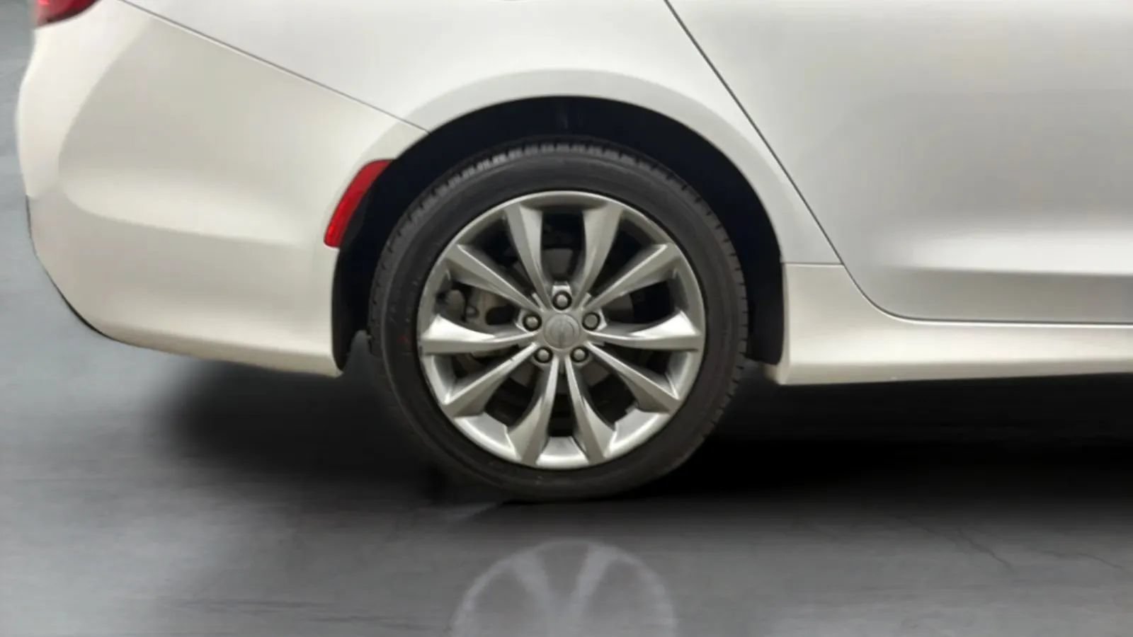 Used 2015 Chrysler 200 S w/ Navigation & Sound Group I FWD image 26