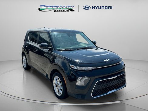 Used 2022 Kia Soul LX w/ Technology Package FWD image 2