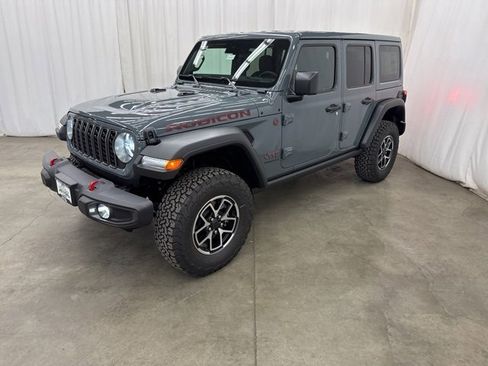 Used 2025 Jeep Wrangler Unlimited Rubicon image 3