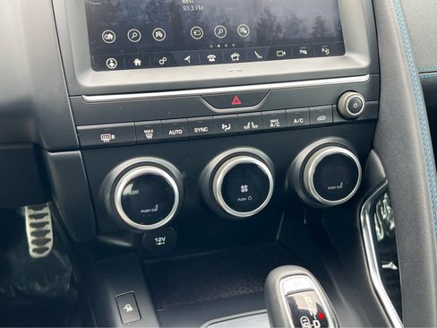 Used 2019 Jaguar E-PACE R-Dynamic SE image 37