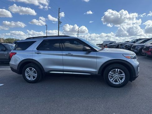Used 2024 Ford Explorer XLT image 1