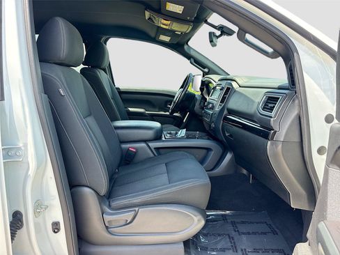 Used 2019 Nissan Titan SV w/ SV Convenience Package RWD image 27