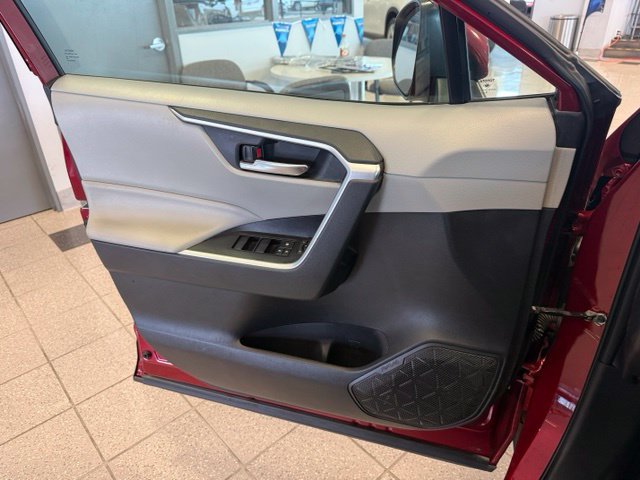Used 2019 Toyota RAV4 XLE w/ All Weather Liner Package AWD/4WD image 20