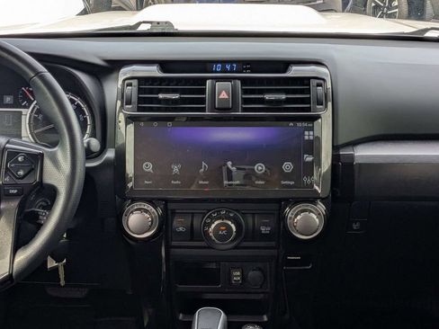 Used 2018 Toyota 4Runner TRD Off-Road Premium AWD/4WD image 17