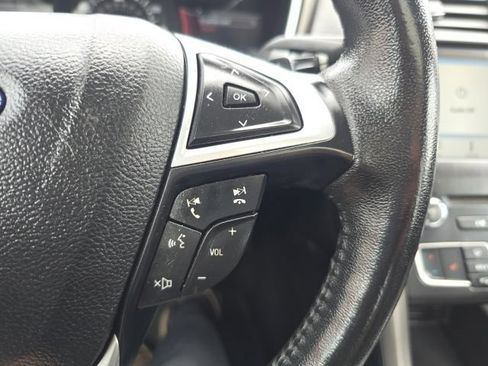 Used 2017 Ford Fusion SE w/ Fusion SE Technology Package FWD image 21