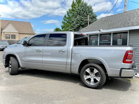 Used 2019 RAM 1500 Laramie AWD/4WD image 3