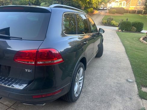 Used 2013 Volkswagen Touareg Executive AWD/4WD image 22