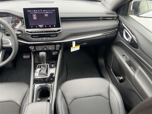 New 2026 Jeep Compass Latitude image 27