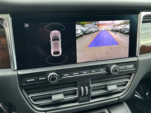 Used 2020 Porsche Macan image 26