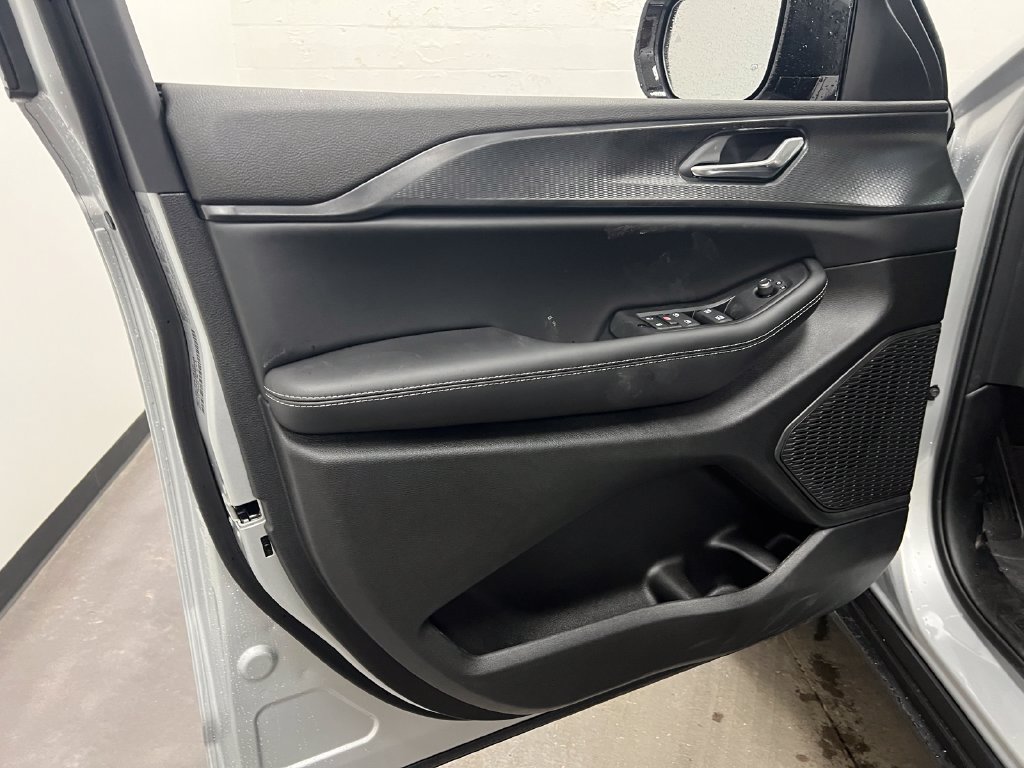 New 2025 Jeep Grand Cherokee Altitude RWD image 23