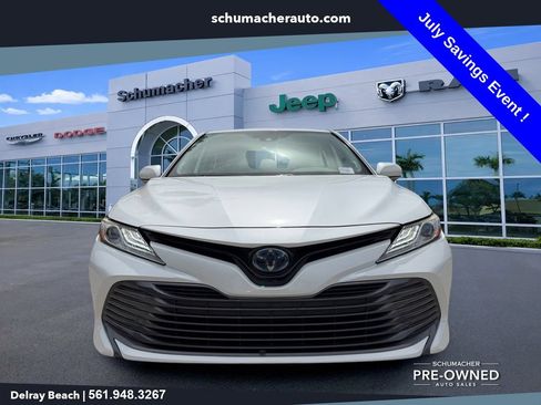 Used 2019 Toyota Camry XLE FWD image 2