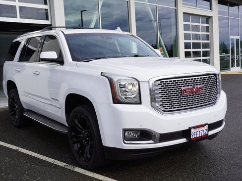 Used 2017 GMC Yukon Denali w/ Open Road Package image 9