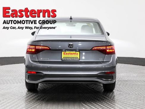 Used 2024 Volkswagen Jetta SE image 6