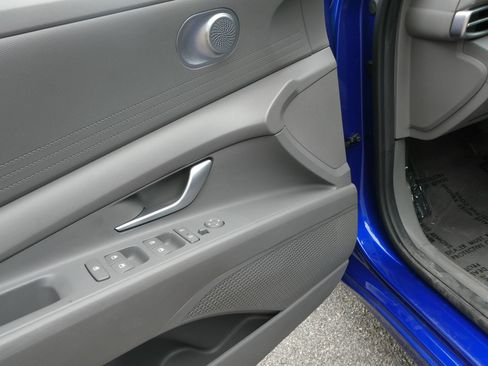 Used 2023 Hyundai Elantra SEL FWD image 14