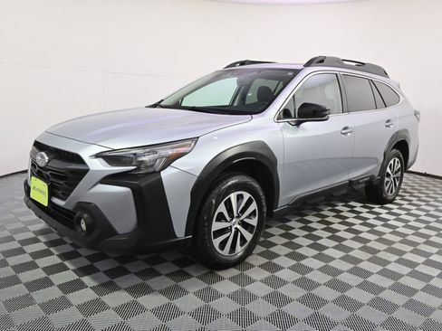 Used 2024 Subaru Outback Premium image 2