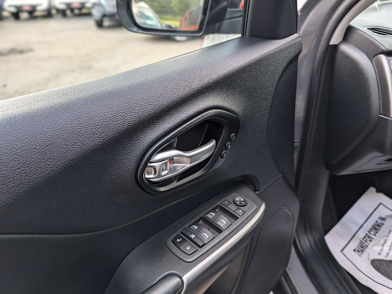 Used 2022 Jeep Cherokee Limited AWD/4WD image 30