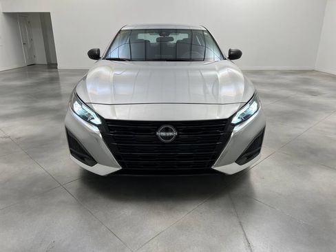 Used 2025 Nissan Altima 2.5 SV FWD image 3