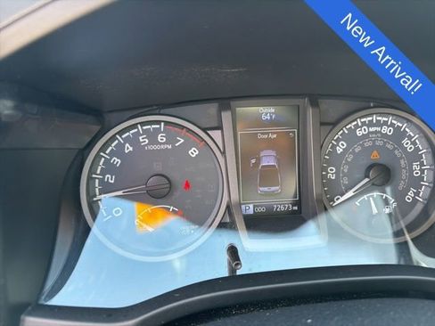 Used 2017 Toyota Tacoma TRD Off-Road w/ Premium & Technology Package AWD/4WD image 9