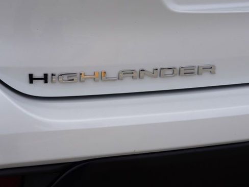 Certified 2025 Toyota Highlander XLE image 10