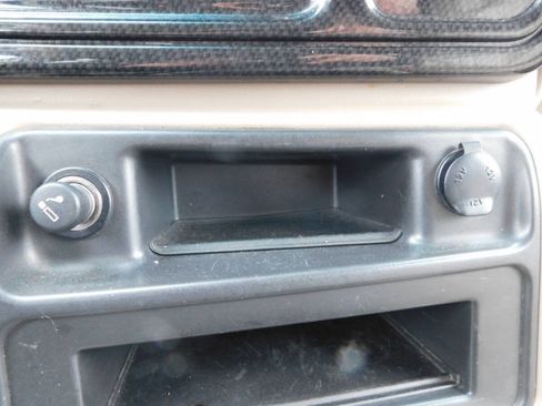 Used 2005 Chevrolet Avalanche Z71 w/ Sun And Sound Package AWD/4WD image 14