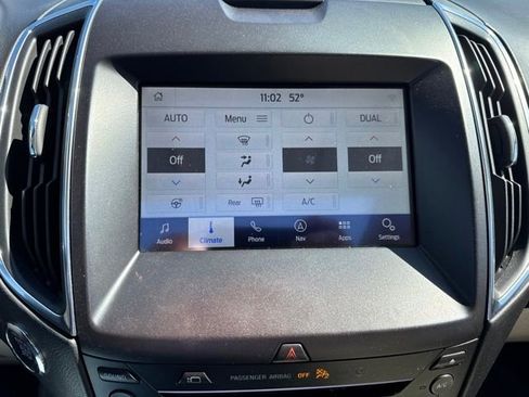 Used 2019 Ford Edge Titanium w/ Equipment Group 301A AWD/4WD image 27