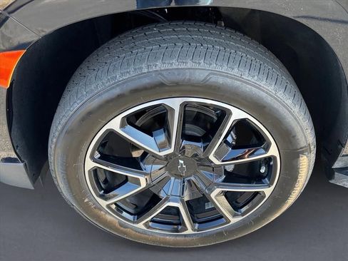 Used 2021 Chevrolet Suburban RST w/ Rear Media and Nav Package image 8