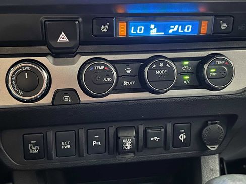 Used 2021 Toyota Tacoma Limited AWD/4WD image 15