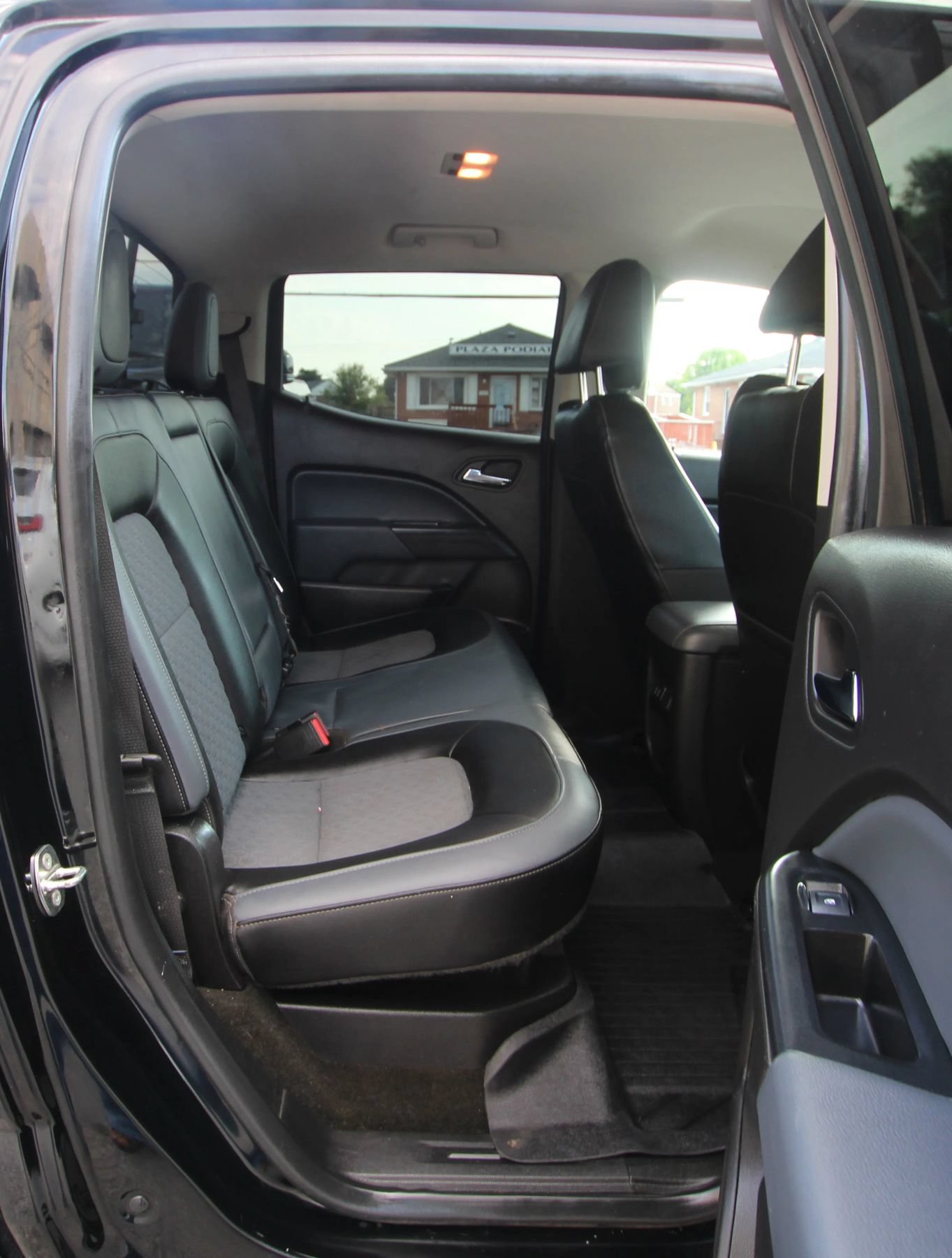 Used 2018 Chevrolet Colorado Z71 w/ Z71 Midnight Edition AWD/4WD image 12