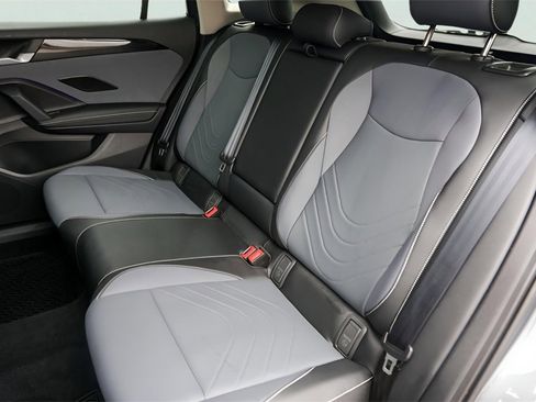 Used 2025 Volkswagen Tiguan SE image 23