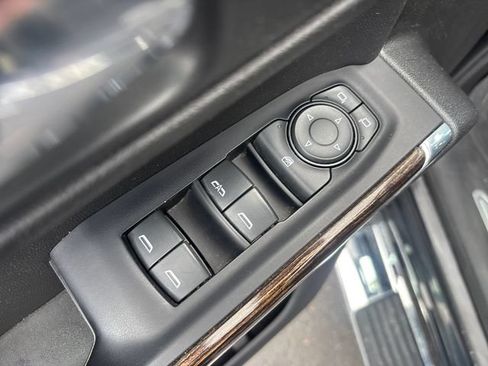 Used 2019 GMC Sierra 1500 SLE w/ SLE Value Package AWD/4WD image 12