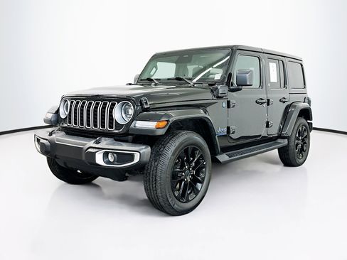 Used 2025 Jeep Wrangler Unlimited Sahara AWD/4WD image 3