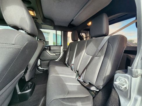 Used 2018 Jeep Wrangler Unlimited Sport S image 31