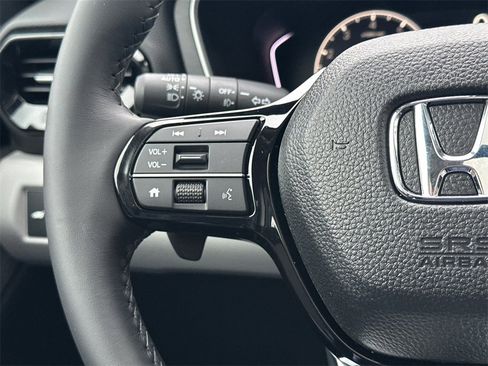 New 2025 Honda Pilot Touring image 25