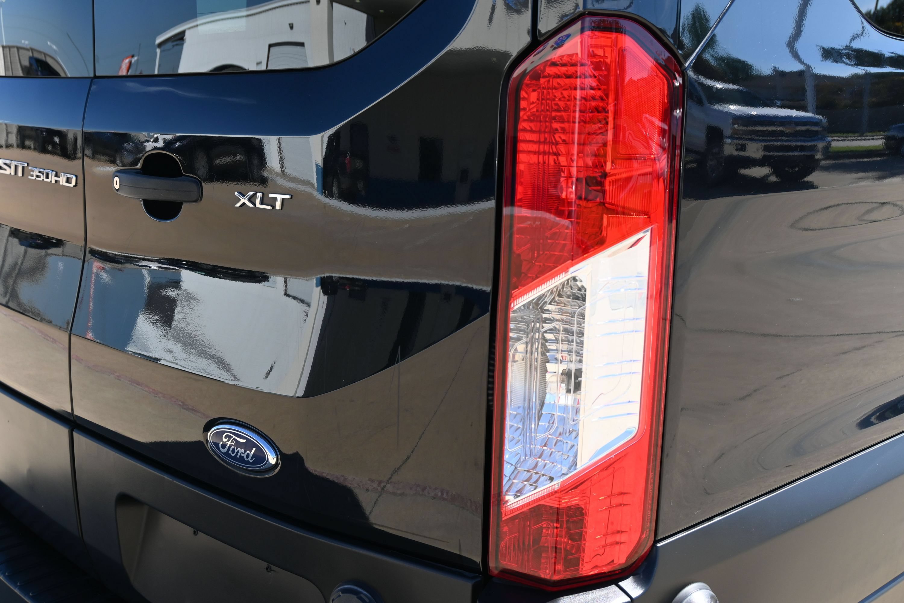 Used 2019 Ford Transit 350 XLT RWD image 10