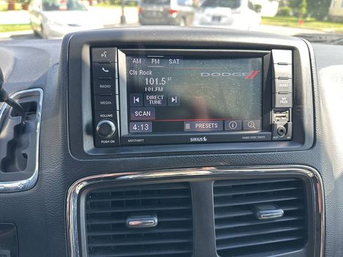 Used 2017 Dodge Grand Caravan SXT FWD image 20