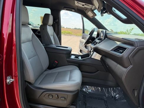 Used 2023 Chevrolet Suburban LT RWD image 21