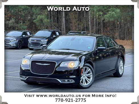 Used 2016 Chrysler 300 Limited image 1
