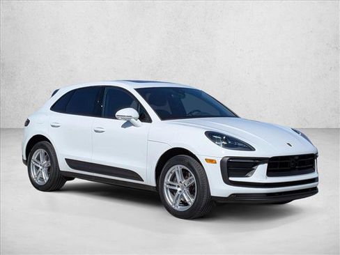 Used 2025 Porsche Macan image 7