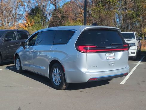New 2026 Chrysler Pacifica Select image 11