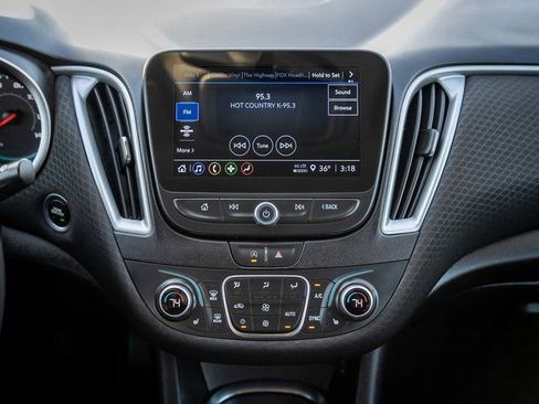 Used 2025 Chevrolet Malibu LT image 22