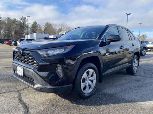 Used 2021 Toyota RAV4 LE image 3