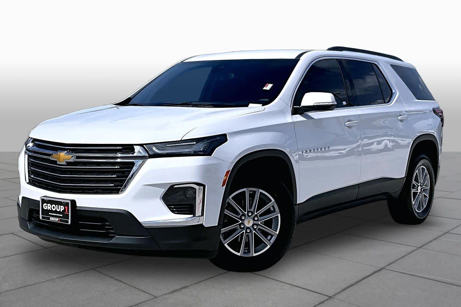 Used 2023 Chevrolet Traverse LT FWD image 2