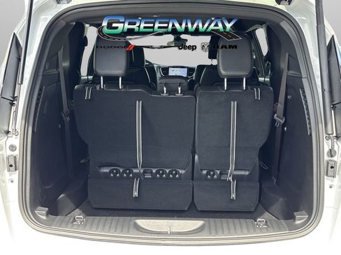 New 2026 Chrysler Pacifica Select image 8