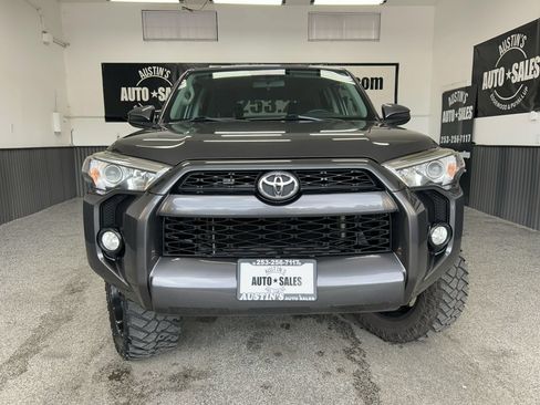 Used 2017 Toyota 4Runner SR5 AWD/4WD image 2
