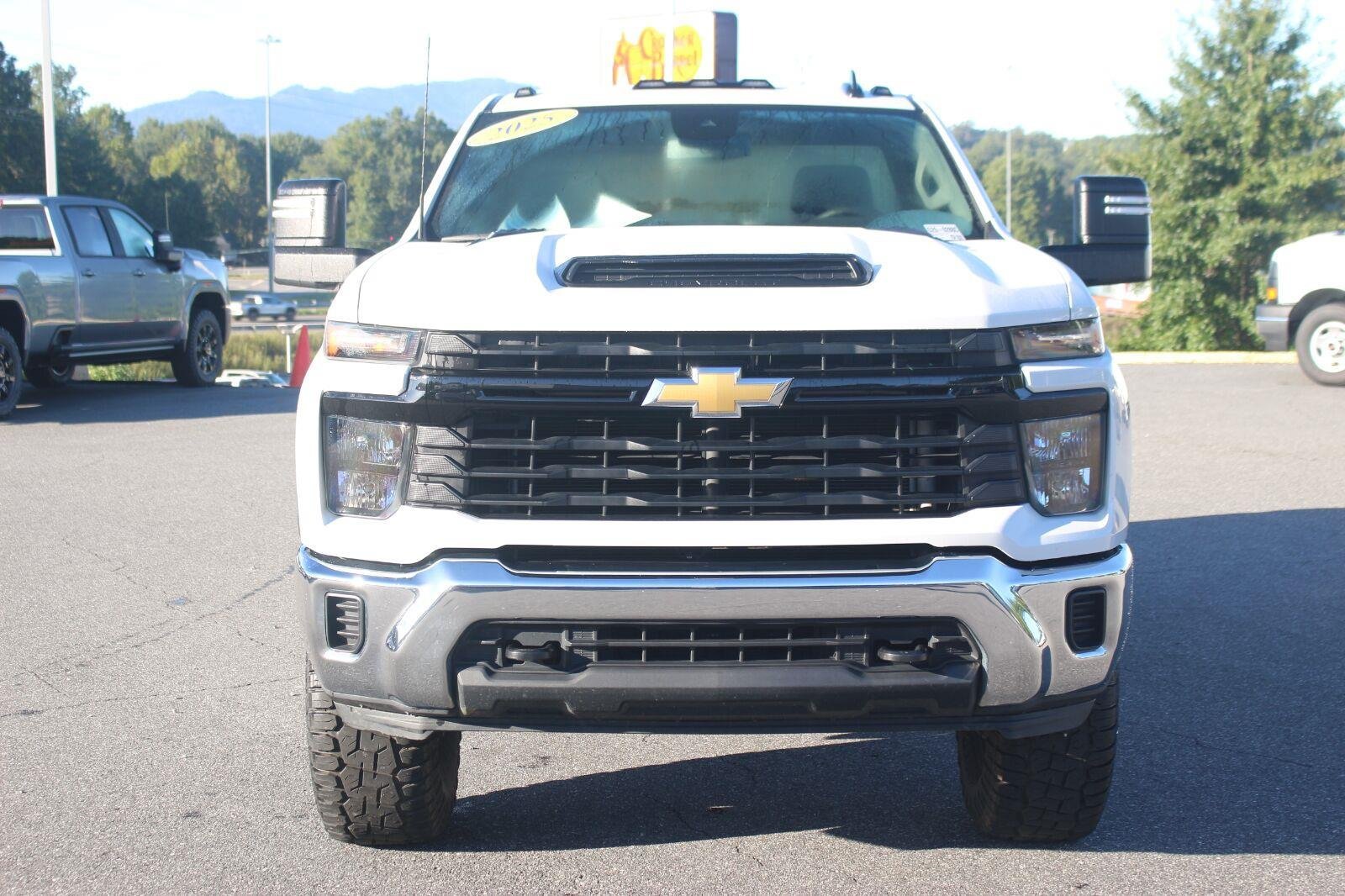 Used 2025 Chevrolet Silverado 2500 W/T w/ WT Convenience Package RWD image 2