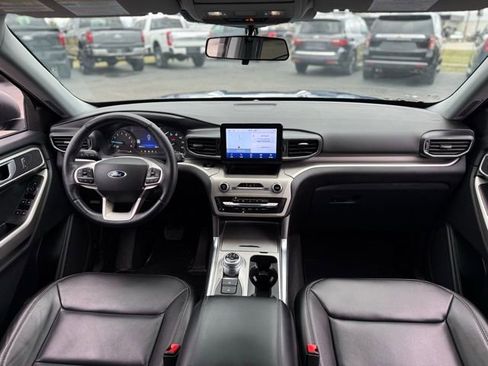 Used 2022 Ford Explorer XLT w/ Equipment Group 202A image 2