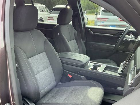 Used 2025 GMC Acadia Elevation image 16