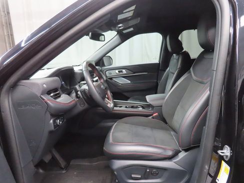 Used 2025 Ford Explorer ST image 9